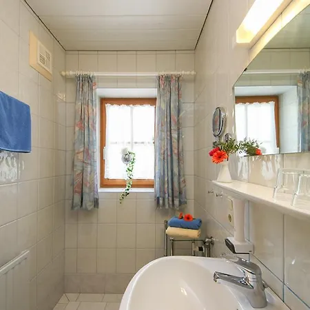 Haus Breithornblick شقة